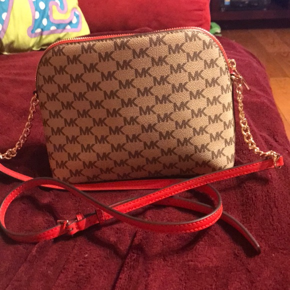 Michael Kors Large Cindy Dome Crossbody - Picture 3 of 7